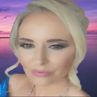 Sarah Gibson - Featured